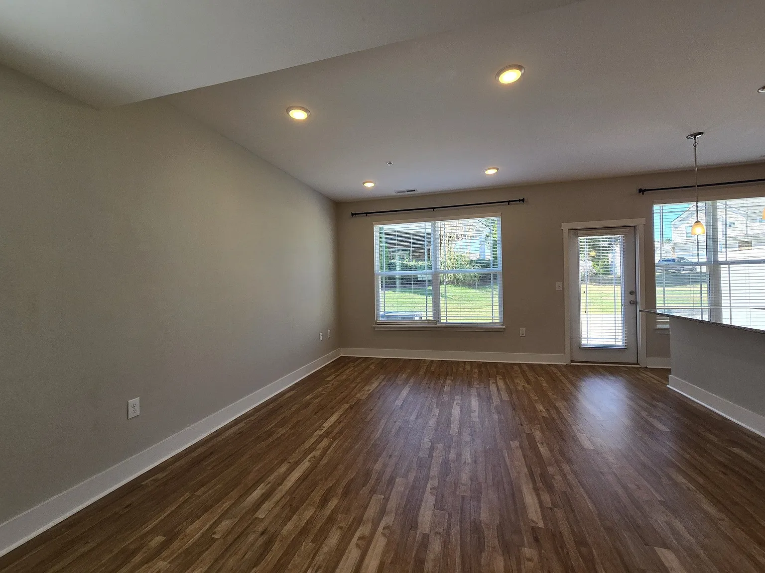 6006 Hillside Ln — Photo 4