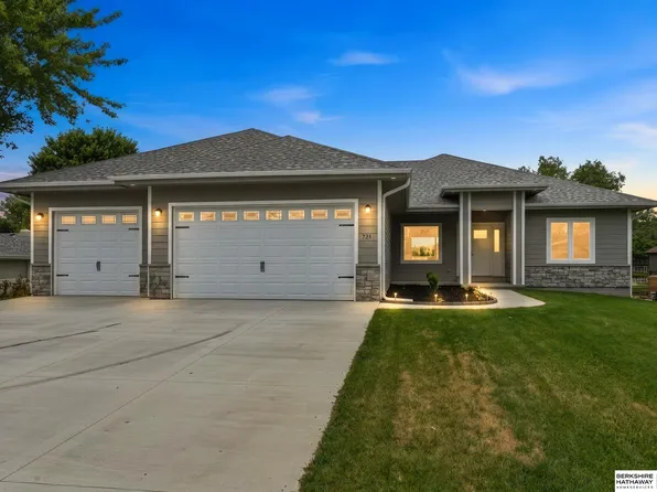 17214 Chalet Dr, Bellevue, NE 68123