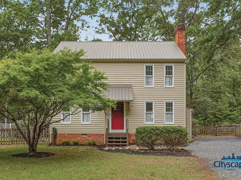 1612 Greenfield Dr — Photo 2