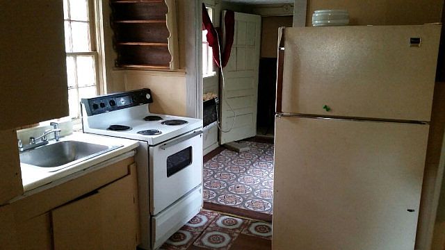 2nd image of 2034 Edgar St