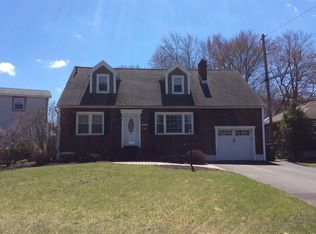 37 Miles Standish Rd, Schenectady, NY 12306