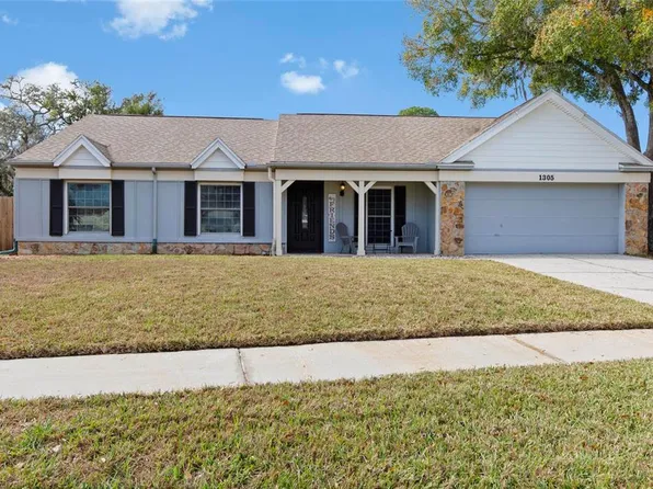 1305 Peachfield Dr, Valrico, FL 33596