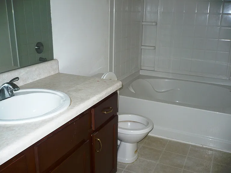 672 Georgetown Ct — Photo 3