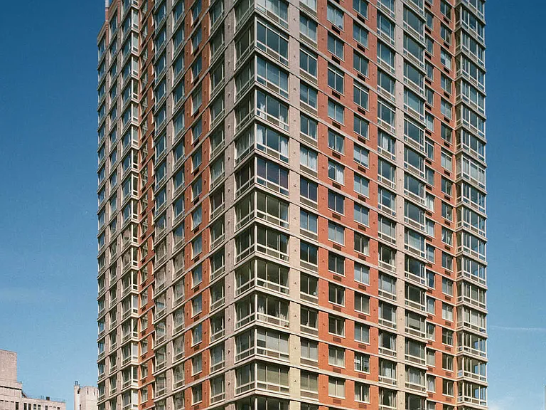 305 W 50th St #19C — Photo 39