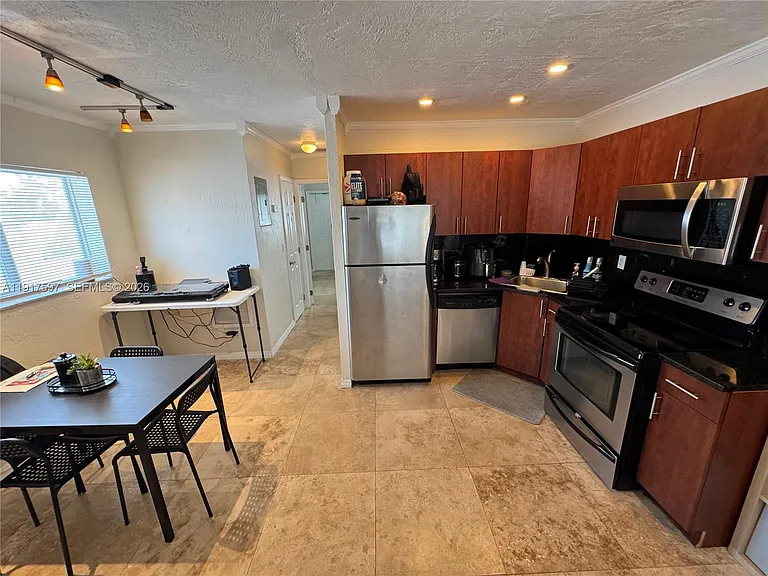 1856 NE 46th St #F8 — Photo 4