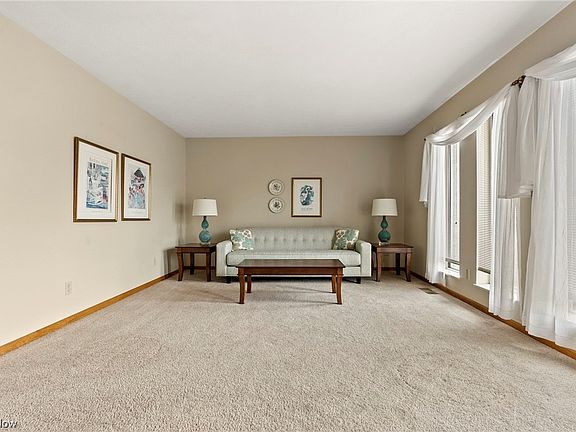 5th image of 211 Flintwood Dr