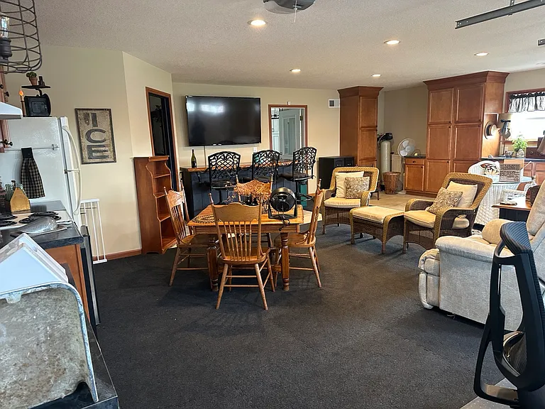 7712 Walnut St — Photo 10