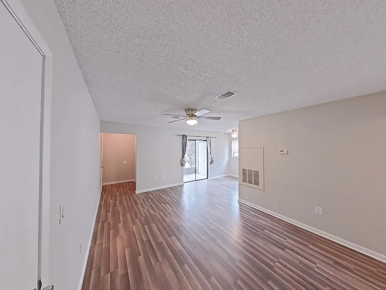 10352-10358 Hemlock St — Photo 3
