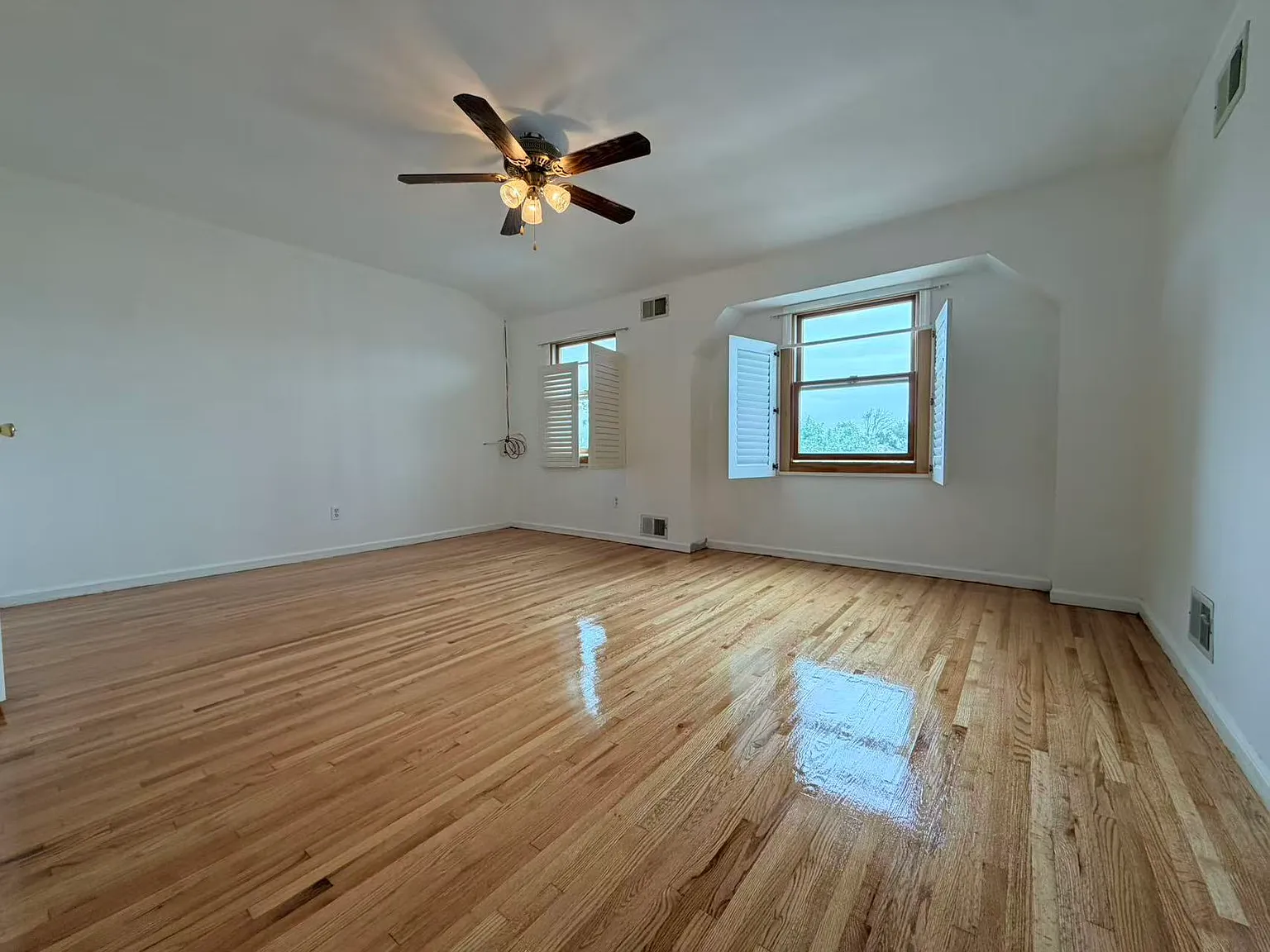 3 bed, 1.5 bath, 1382 sqft, $3,400 — Photo 4