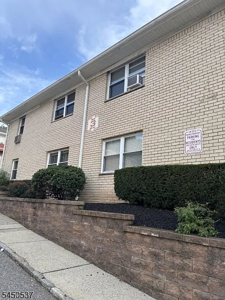 1 bed, 1.0 bath, $2,100 — Photo 3