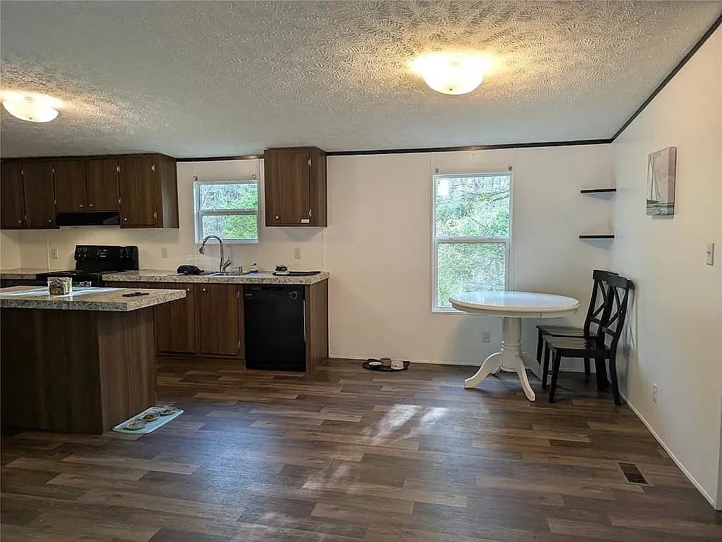 Building Photo - 331 Bridle Path Dr
