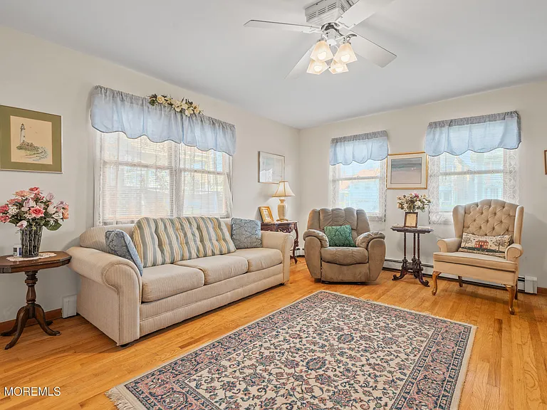 4 Webb Ave #SUMMER WEEKLY -C — Photo 9