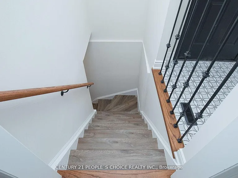 2 Betteridge Ln W — Photo 5
