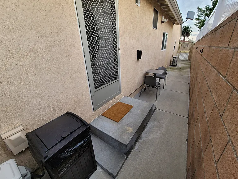W Thelborn St — Photo 16