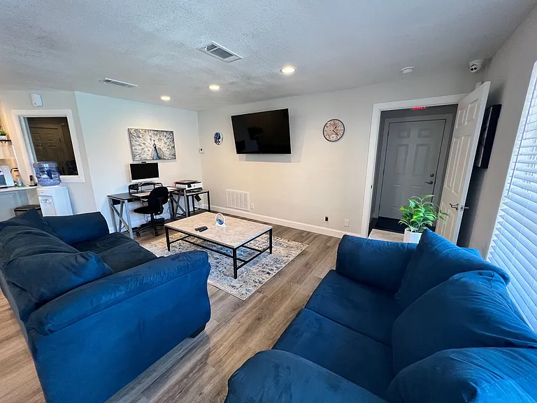 Lincoln Park Apartments — Photo 16