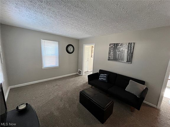 5th image of 1034 Lindsay Ave