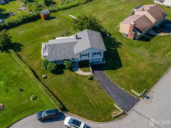64 Sanford Dr, Randolph, NJ 07869