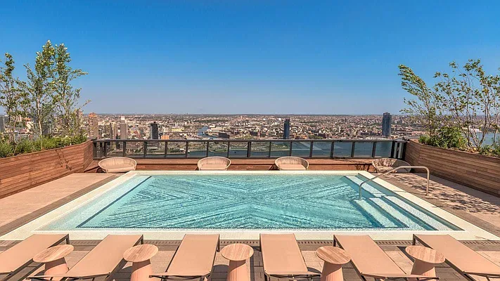 Rented by Bold Marketing | media 9