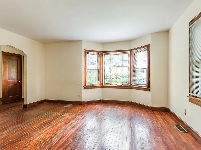311 N Jefferson St — Photo 8