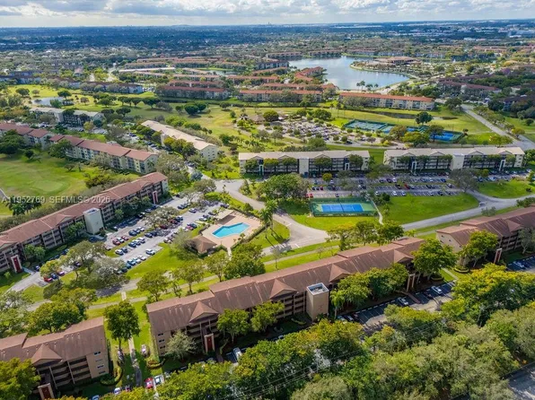 12850 SW 4th Ct APT 306I, Pembroke Pines, FL 33027