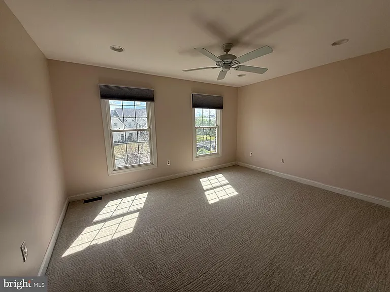714 Marcus Cir — Photo 3
