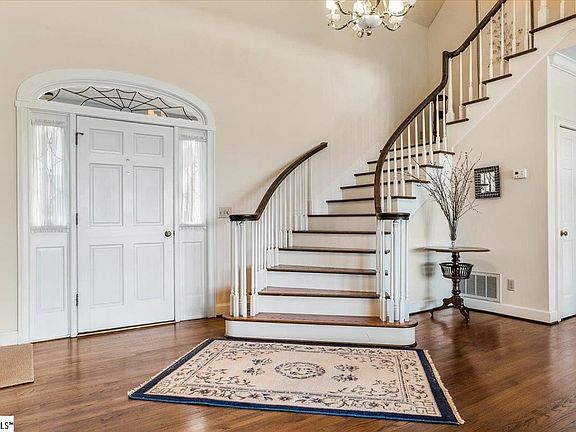 2nd image of 214 Hidden Hills Dr