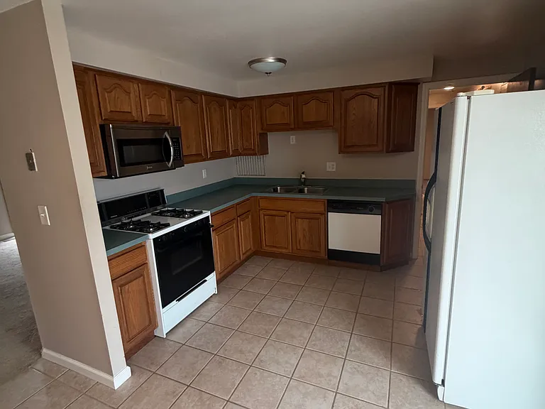 6501 Stonehurst Dr — Photo 11