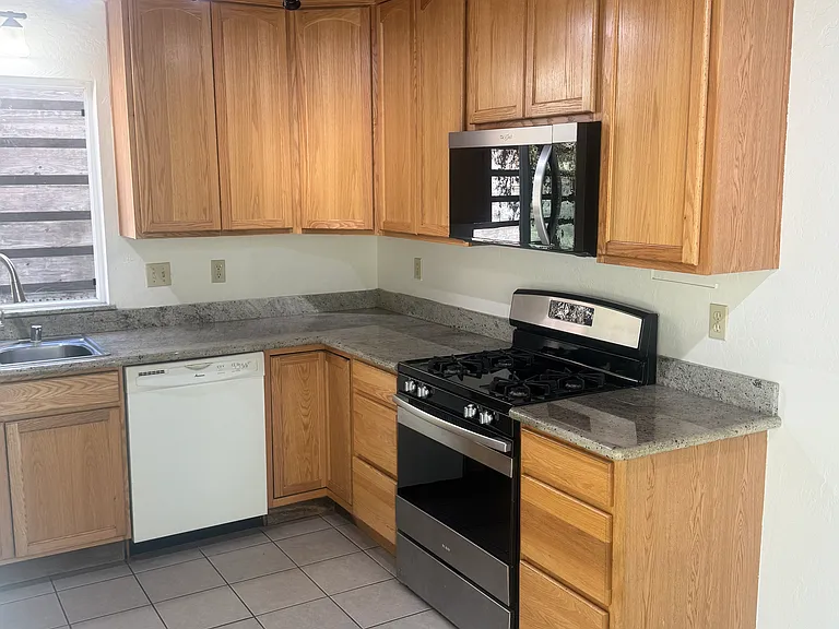 115 Christel Oaks Dr #B — Photo 6