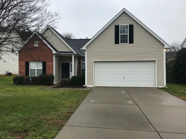 17115 Cambridge Woods Ct, Charlotte, NC 28277