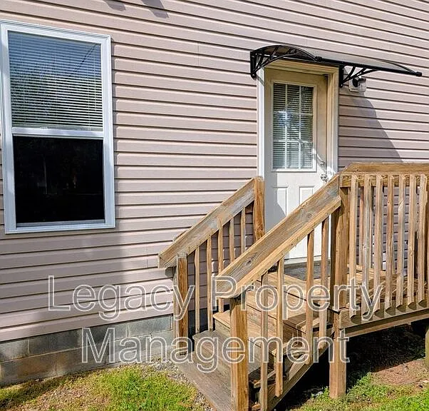 527 S Anthony St — Photo 11