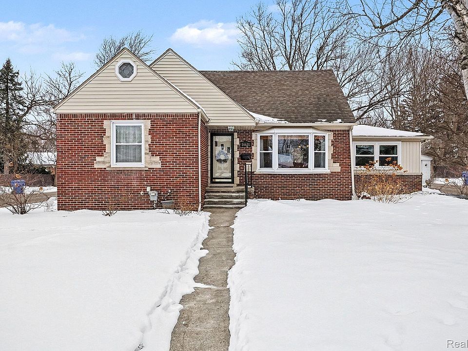 1st image of 16621 Admiral St