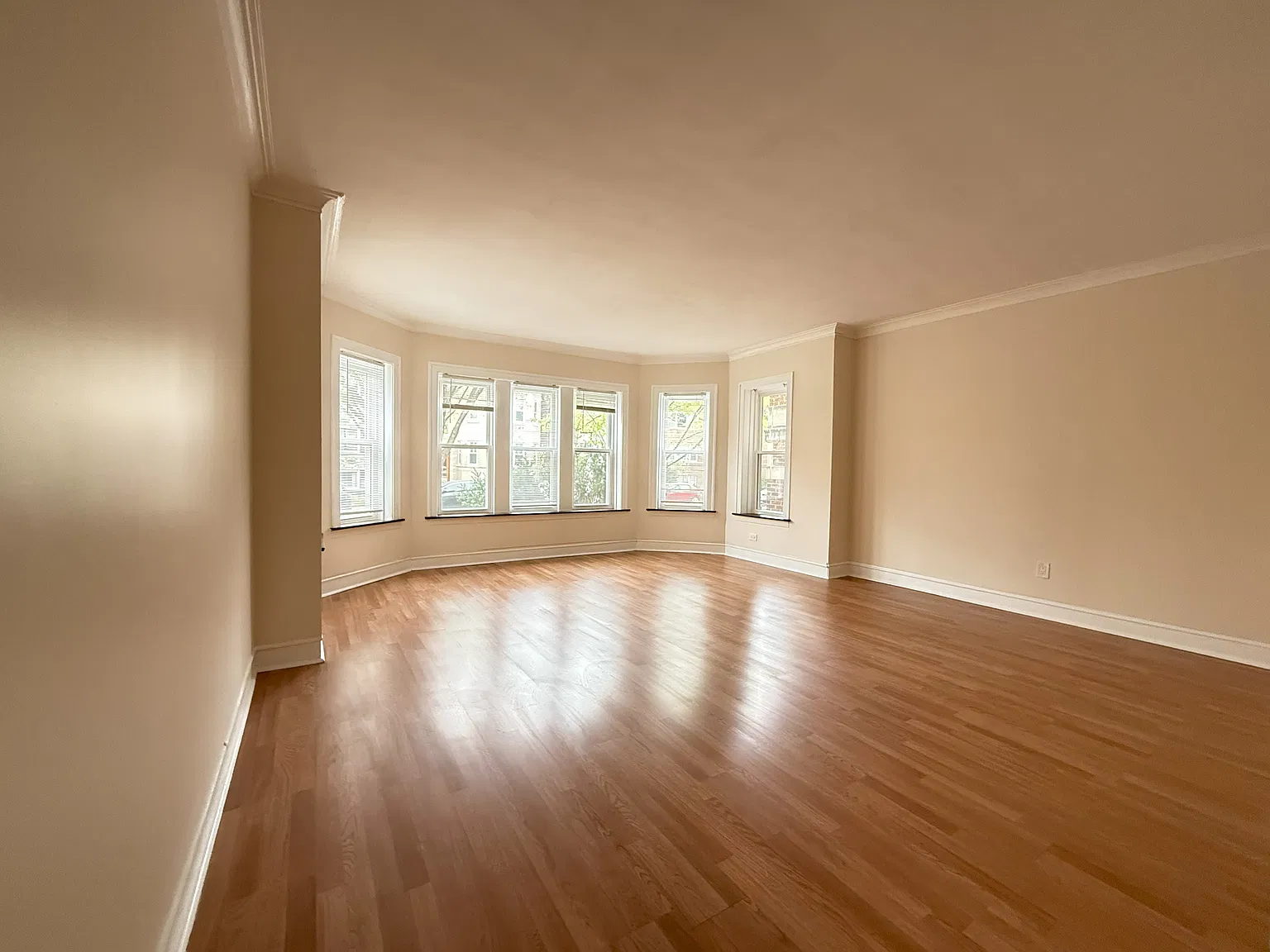 5645 N Kimball Ave — Photo 2