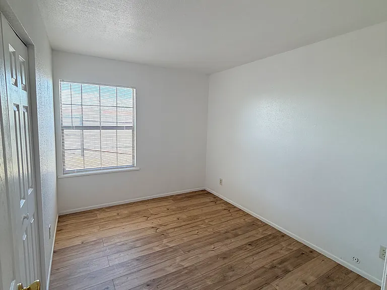 2400 N Grand Ave #B — Photo 8