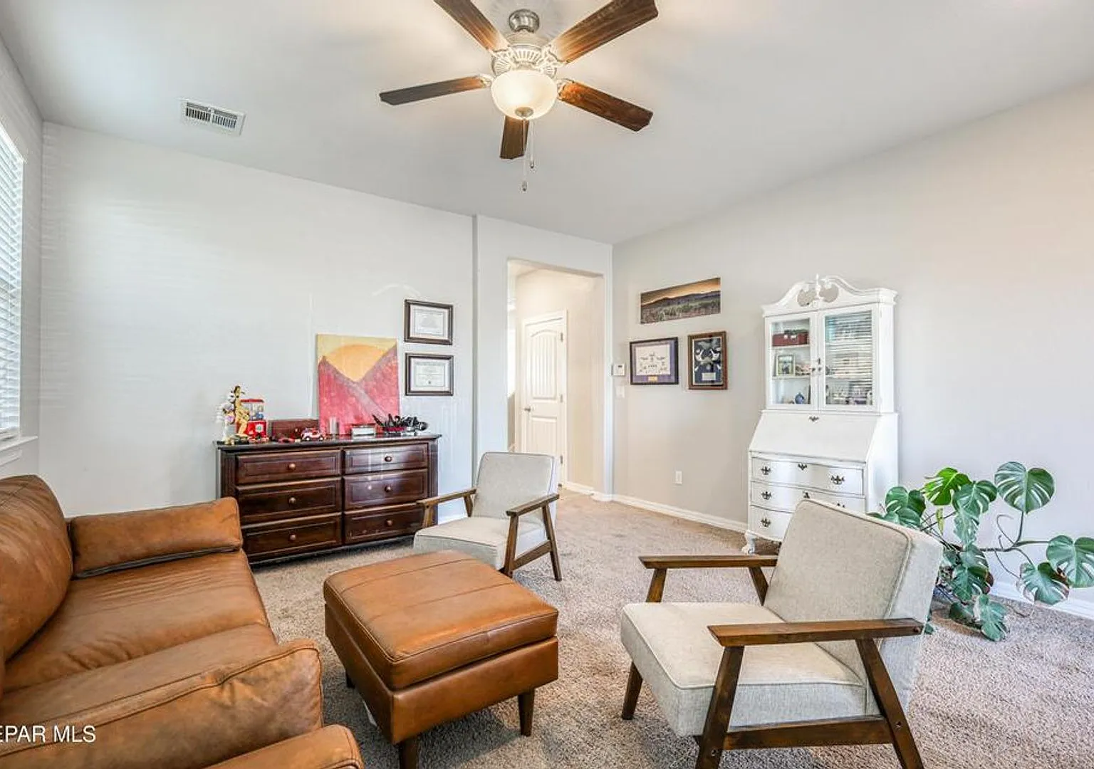 Immaculate Two Story Eastside Home With Refrigerated Air Located In Quiet Neighborhood — Photo 3