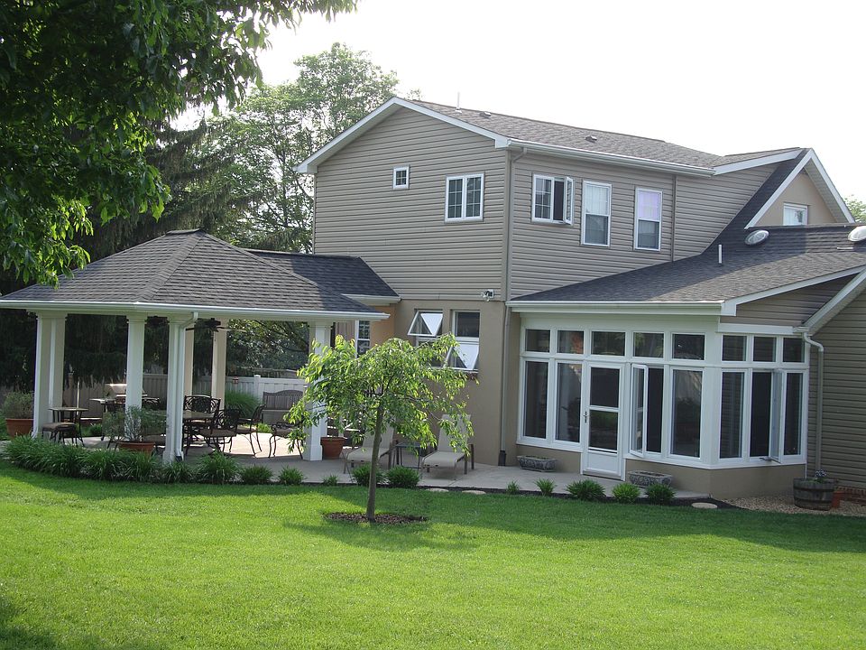 1st image of 701 Chestnut Dr