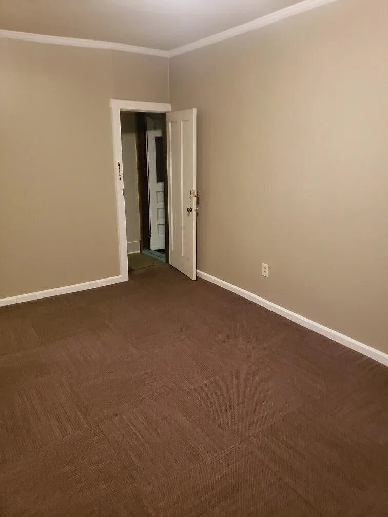 742 N Chestnut St — Photo 2