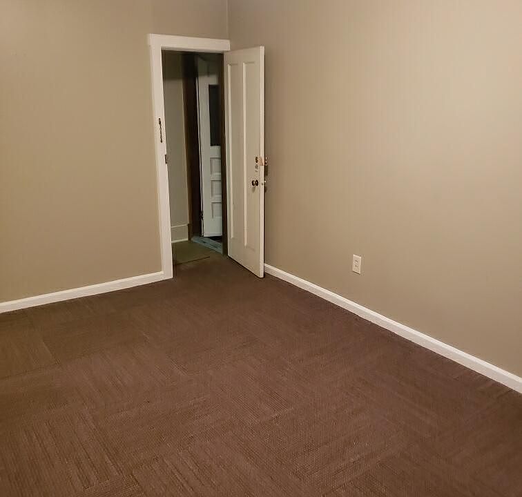 2nd image of 742 N Chestnut St #6