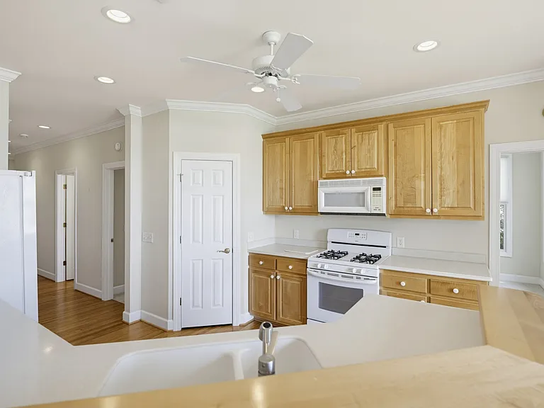 371 Cottage Farm Dr — Photo 8