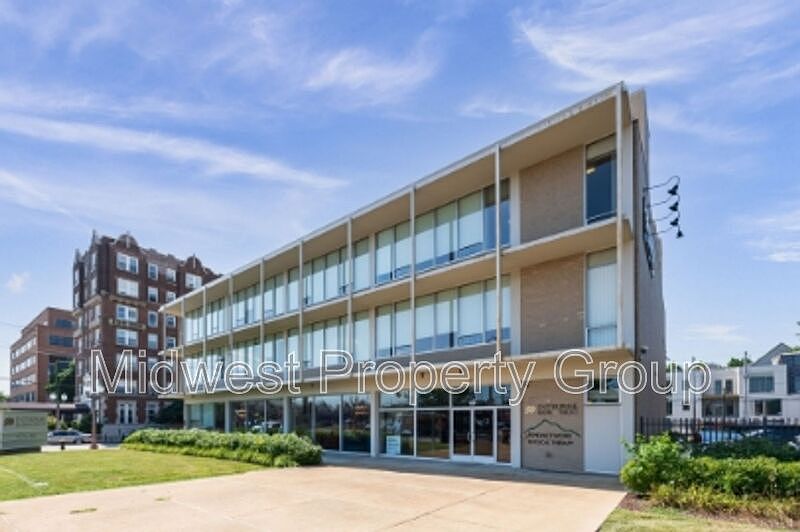 1st image of 4100 Lindell Blvd APT 303