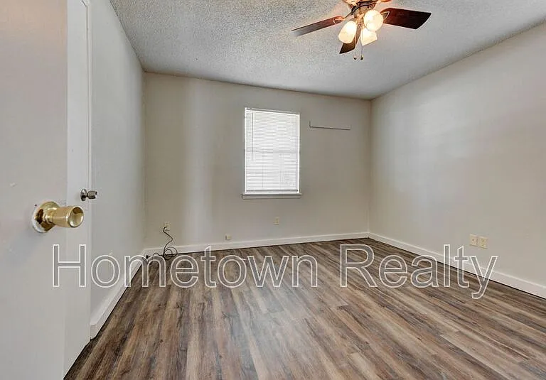 208 W Shadywood Dr — Photo 22