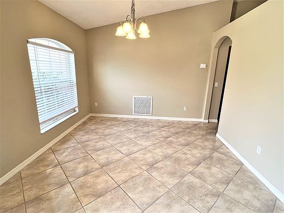 4th image of 1300 Navaree Dr