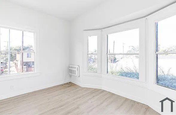 1618 E Vernon Ave — Photo 6