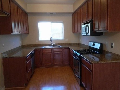 4th image of 1319 Bell St