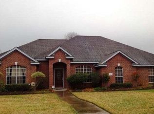 1115 Spreading Oaks Dr, Angleton, TX 77515