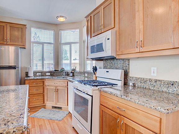 4th image of 44 Oakwood Drive