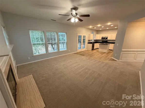 9339 Autumn Applause Dr, Charlotte, NC 28277
