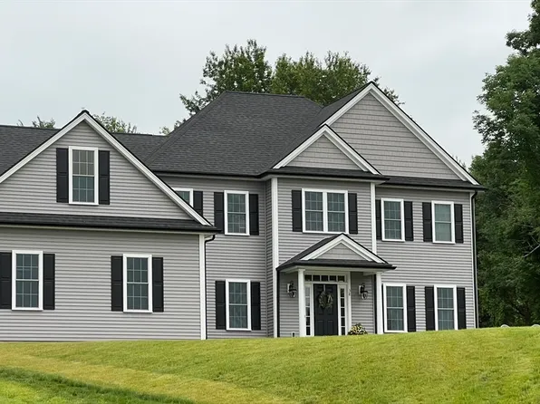 7 Clearview St, Grafton, MA 01519