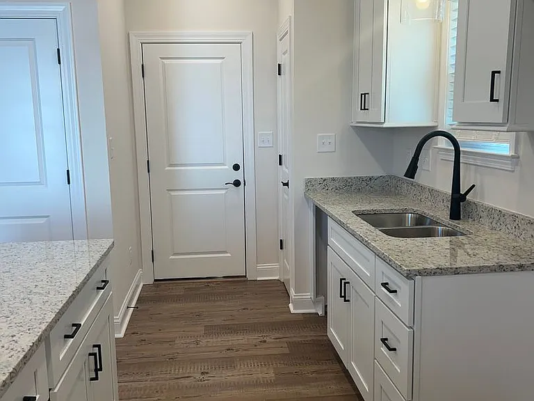 116 Charlton Ct — Photo 6