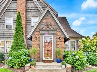 96 Bluff Ave, Cranston, RI 02905