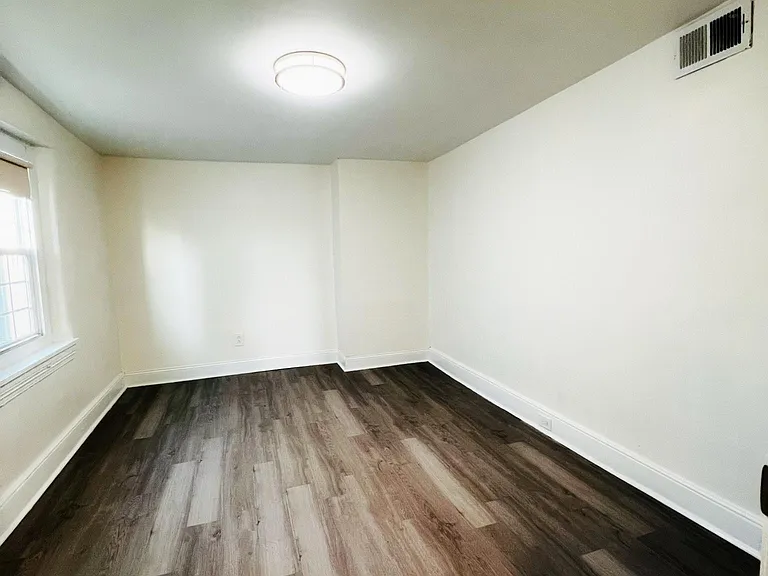4467 Fleming St — Photo 32